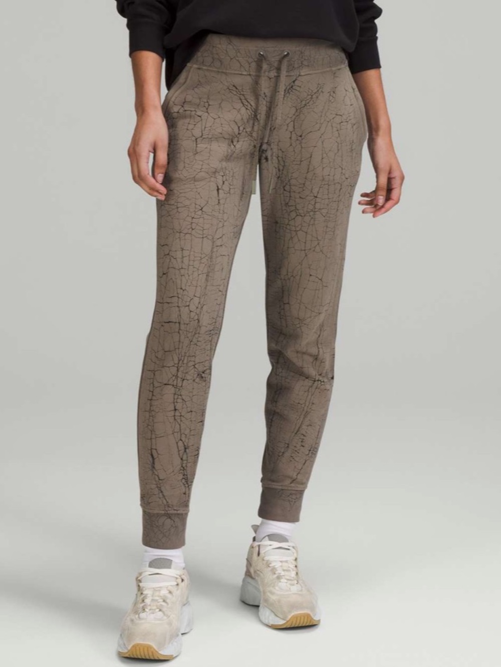 Lululemon Warm Down Jogger *7/8 Length
Thread Dye Rover Black size 6